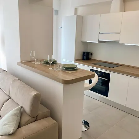 Luxury Centro * 科内利亚诺